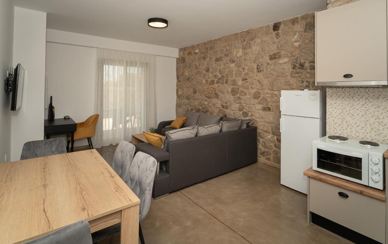 Lithos Suites Finikounta Exterior photo