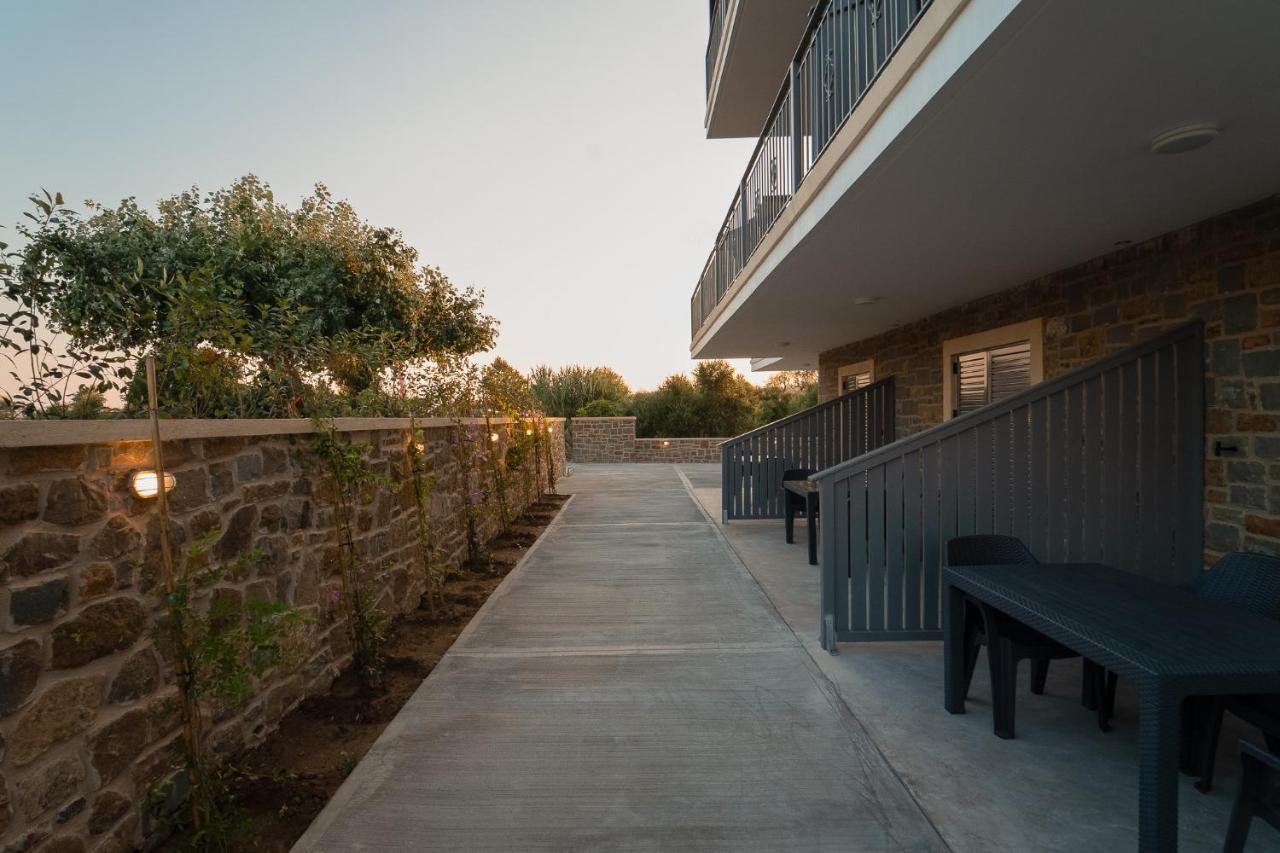 Lithos Suites Finikounta Exterior photo