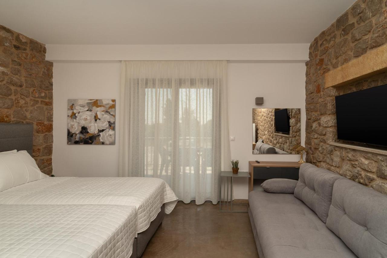 Lithos Suites Finikounta Exterior photo