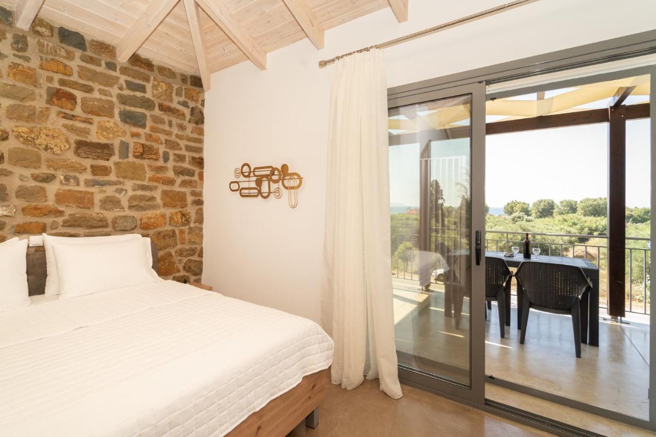 Lithos Suites Finikounta Exterior photo