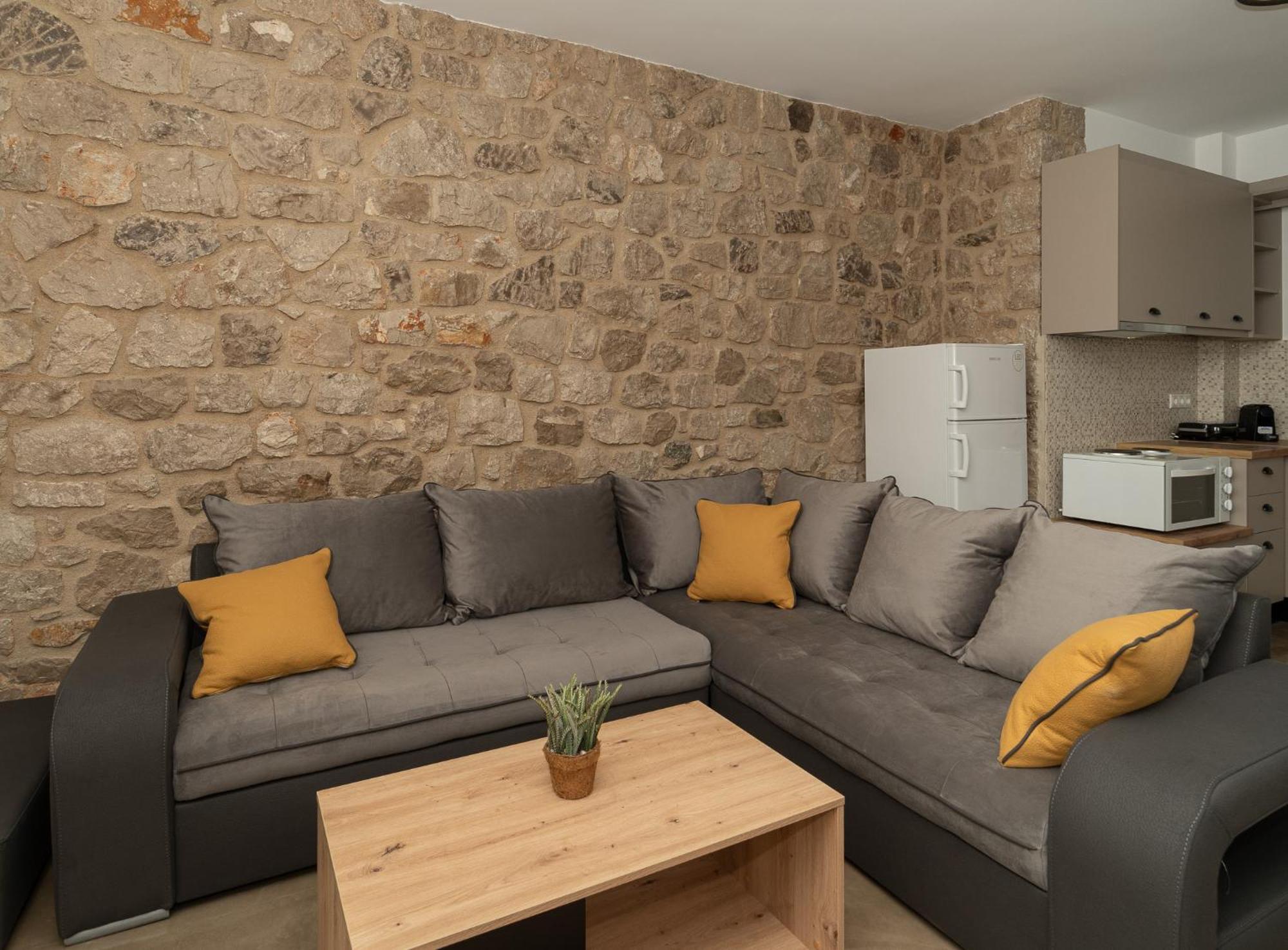 Lithos Suites Finikounta Exterior photo